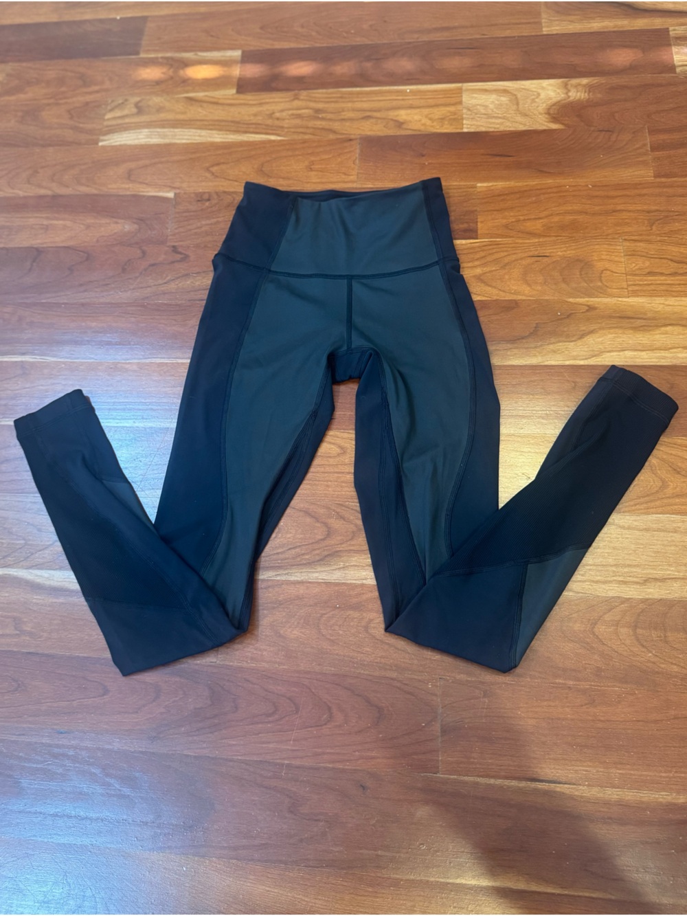 Lululemon Size 4 Black Performance Leggings with Sculpting Panels